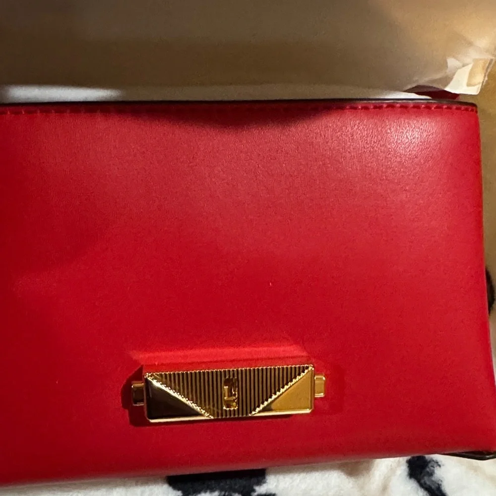 NWT Michael Kors Bright Red Crossbody/Shoulder Bag With Beautiful Gold Charms - Picture 5 of 16
